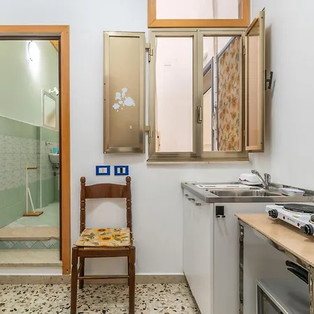 Apartment Wolf House Noto