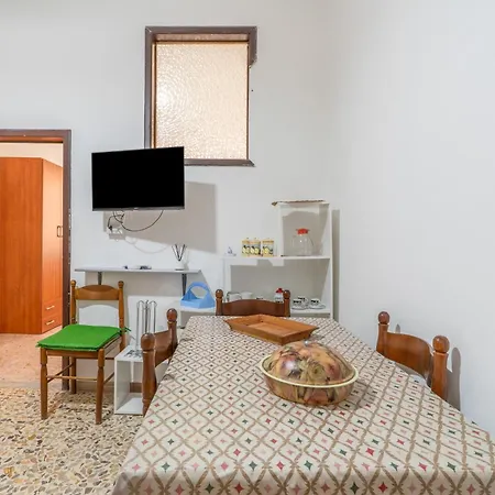 Wolf House Apartment Noto