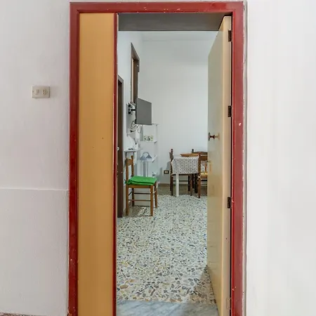 Wolf House Apartment Noto