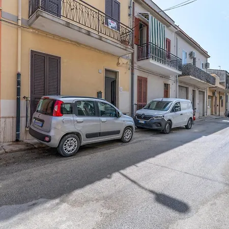 Apartment Wolf House Noto